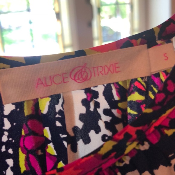 Bright open back Alice & Trixie top - Picture 5 of 8